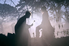 (S-D) Tom Sturridge come Dream, Esmé Creed-Miles come Delirium in The Sandman 2x06