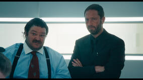 Ebon Moss-Bachrach come Richard 'Richie' Jerimovich (dx) in The Bear - Stagione 4