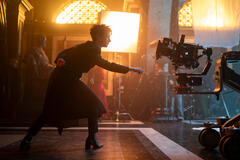 Tom Sturridge come Dream sul set di The Sandman 2x03