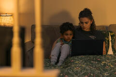 (S-D) Omi Fitzpatrick-Gonzales come Gael Vasquez, Lily Santiago come Naya Vasquez in Untamed 1x01