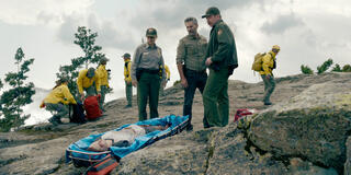 Lily Santiago come Naya Vasquez, Eric Bana come Kyle Turner, William S. Smillie come Bruce Milch in Untamed 1x01