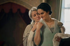 Valeria Bruni Tedeschi come Eleonora Duse e Noémie Merlant sul set del film Duse di Pietro Marcello