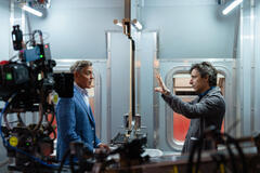L'attore George Clooney e il regista Noah Baumbach sul set del film Jay Kelly