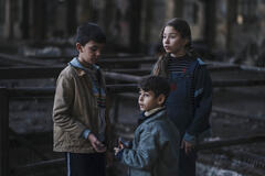 Emma Mogos in Milk Teeth di Mihai Mincan - Immagine ufficiale