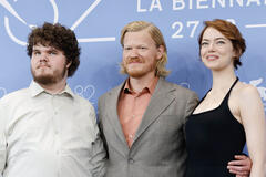 Aidan Delbis, Jesse Plemons, Emma Stone al photocall del film Bugonia alla 82a Mostra Internazionale d'Arte Cinematografica di Venezia, giovedì 28 agosto 2025