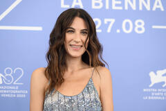 La regista Carolina Cavalli al photocall del film Il rapimento di Arabella alla 82a Mostra del Cinema di Venezia, giovedì 28 agosto 2025