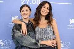 L'attrice Benedetta Porcaroli e la regista Carolina Cavalli al photocall del film Il rapimento di Arabella alla 82a Mostra del Cinema di Venezia, giovedì 28 agosto 2025