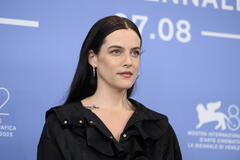 L'attrice Riley Keough al photocall del film Jay Kelly di Noah Baumbach alla 82a Mostra del Cinema di Venezia, giovedì 28 agosto 2025