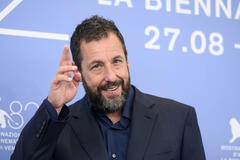 L'attore Adam Sandler al photocall del film Jay Kelly di Noah Baumbach alla 82a Mostra del Cinema di Venezia, giovedì 28 agosto 2025