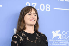 L'attrice Emily Mortimer al photocall del film Jay Kelly di Noah Baumbach alla 82a Mostra del Cinema di Venezia, giovedì 28 agosto 2025
