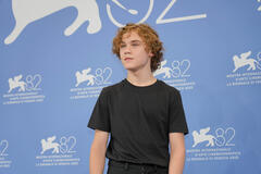 L'attore Bojtorján Barábas al photocall del film Orphan di László Nemes alla 82a Mostra del Cinema di Venezia, giovedì 28 agosto 2025