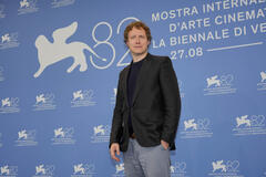 Il regista László Nemes al photocall del film suo Orphan alla 82a Mostra del Cinema di Venezia, giovedì 28 agosto 2025