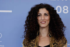 La regista Jihan K al photocall del suo film My Father and Qaddafi alla 82a Mostra del Cinema di Venezia, venerdì 29 agosto 2025