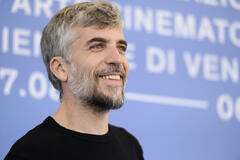 L'attore Jordi Oriol al photocall del film Estrany riu di Jaume Claret Muxart alla 82a Mostra del Cinema di Venezia, venerdì 29 agosto 2025