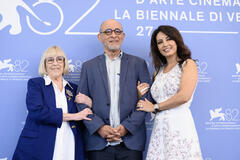 Delegazione di Calle Malaga (tra cui Maryam Touzani, Carmen Maura e Ahmed Boulane) al photocall del film di Maryam Touzani alla 82a Mostra Internazionale d'Arte Cinematografica di Venezia, venerdì 29 agosto 2025