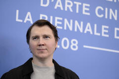 L'attore Paul Dano al photocall del film Le mage du Kremlin di Olivier Assayas alla 82a Mostra del Cinema di Venezia, domenica 31 agosto 2025