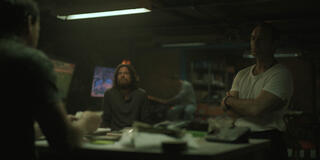 (S-D) Jason Bateman come Vince, Jude Law come Jake in Black Rabbit 1x03