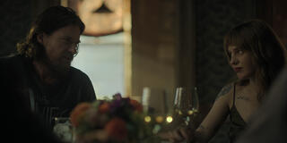 (S-D) Jason Bateman come Vince, Odessa Young come Gen in Black Rabbit 1x05