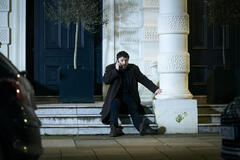 Tom Burke in Detective Cormoran Strike 6x04