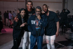 (S-D) Regista Justin Tipping, Tyriq Withers (Cam), il produttore Jordan Peele, e Marlon Wayans (Isaiah) sul set di HIM, di Universal Pictures