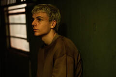 Mani Nude di Mauro Mancini - Immagine dal set