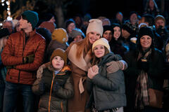 (S-D) Dean Petriw come Jordan, Lennix James come Benny, Sarah Rafferty come Katherine, Alix West Lefler come Parker in Uno splendido errore 2x10