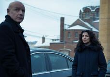 (S-D) Hugh Dillon come Ian e Necar Zadegan come Evelyn in Mayor of Kingstown 4x01