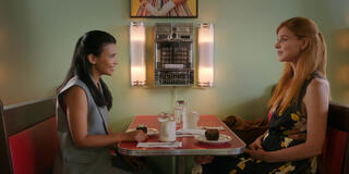 (S-D) Nikki Rodriguez come Jackie, Sarah Rafferty come Katherine in Uno splendido errore 2x01