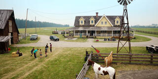 (S-D) Corey Fogelmanis come Nathan, Dean Petriw come Jordan, Isaac Arellanes come Isaac, Lennix James come Benny, Myles Perez come Lee, Noah LaLonde come Cole, Ashby Gentry come Alex in Uno splendido errore 2x01