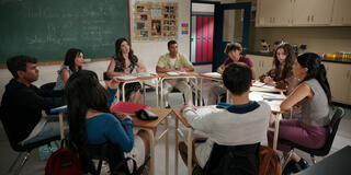 (S-D) Alisha Newton come Erin, Jaylan Evans come Skylar, Ellie O'Brien come Grace, Nikki Rodriguez come Jackie in Uno splendido errore 2x02