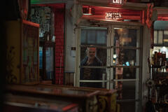 Michael J. Kelly come Tommy in Night Always Comes