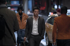 Parker (Mark Wahlberg) in Play Dirty - Triplo gioco