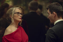 (S-D) Julie Delpy come Vivienne, Corey Mylchreest come Matheo in The Hostage 1x01