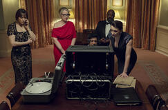 (S-D) Jehnny Beth come Pelletier, Julie Delpy come Vivienne, Lucian Msamati come Kofi, Suranne Jones come Abigail in The Hostage 1x01