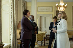 (S-D) Suranne Jones come Abigail, Lucian Msamati come Kofi, Jehnny Beth come Pelletier, Julie Delpy come Vivienne in The Hostage 1x01