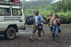 Ashley Thomas come Dr. Alex (sx) in The Hostage 1x01