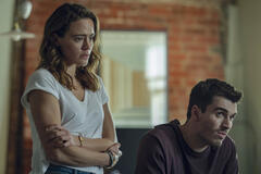 (S-D) Sophie Robertson come Saskia, Corey Mylchreest come Matheo in The Hostage 1x03