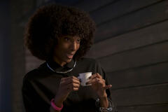 Zainab Johnson (Aleesha) in Upload 1x02