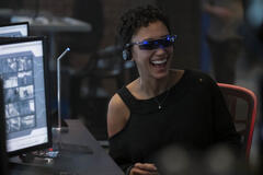 Andy Allo (Nora Antony) in Upload 1x02