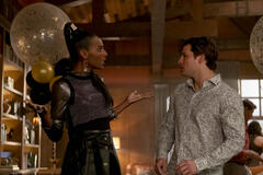 (S-D) Zainab Johnson (Aleesha), Kevin Bigley (Luke) in Upload 1x09