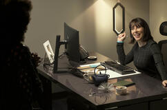 Andrea Rosen (Lucy) in Upload 2x01