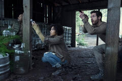 (S-D) Andy Allo (Nora), Paulo Costanzo (Matteo) in Upload 2x01
