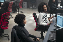 (S-D) Andy Allo (Nora), Zainab Johnson (Aleesha) in Upload 2x03