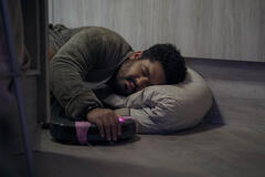 Josh Banday (Ivan) in Upload - Stagione 3 - First Look