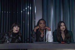 Andrea Rosen (Lucy), Zainab Johnson (Aleesha), Jeanine Mason (Karina) in Upload - Stagione 3 - First Look