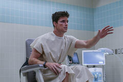 Robbie Amell (Nathan Brown) in Upload 1x01