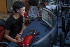 Andy Allo (Nora Antony) in Upload 1x01