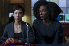 (S-D) Andy Allo (Nora Antony), Zainab Johnson (Aleesha) in Upload 1x01