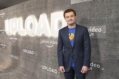 Owen Daniels partecipa alla proiezione speciale e al red carpet della seconda stagione di Upload di Prime Video presso The West Hollywood Edition l'8 marzo 2022 a West Hollywood, California