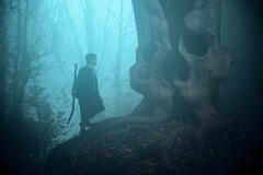 Isaac Ordonez come Pugsley Addams in Mercoledì 2x01